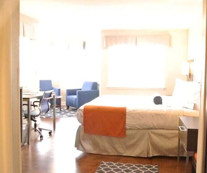 هتل Guesthouse Inn & Suites Lexington