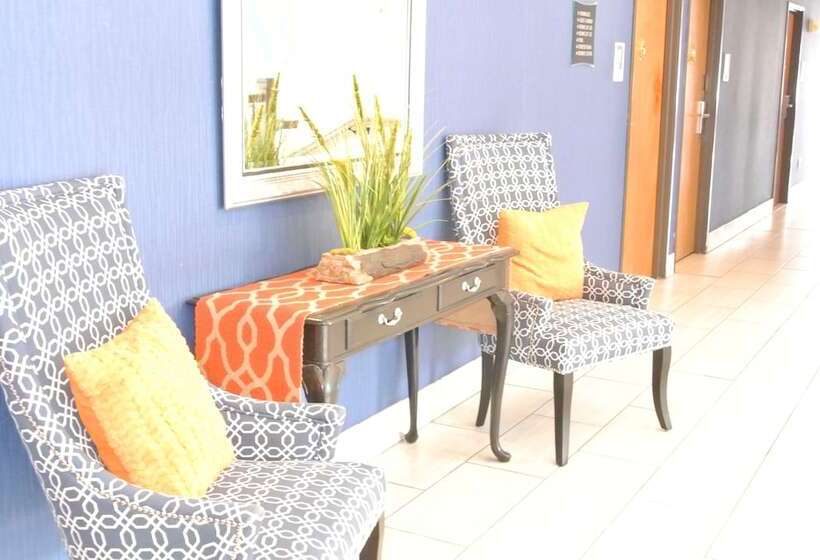 هتل Guesthouse Inn & Suites Lexington