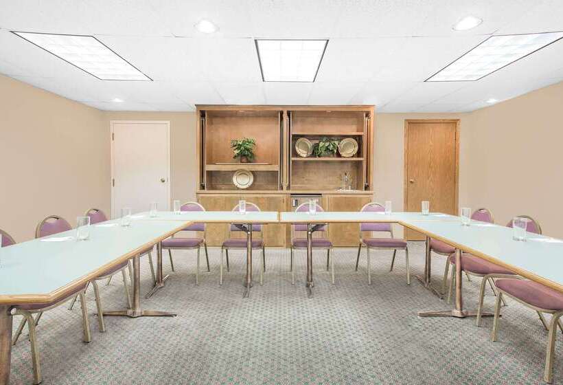 فندق Hawthorn Extended Stay By Wyndham Green Bay