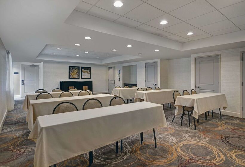 فندق Homewood Suites By Hilton Eatontown