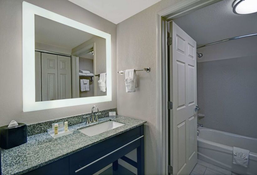 فندق Homewood Suites By Hilton Eatontown