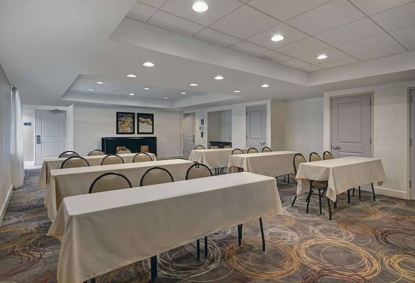 فندق Homewood Suites By Hilton Eatontown