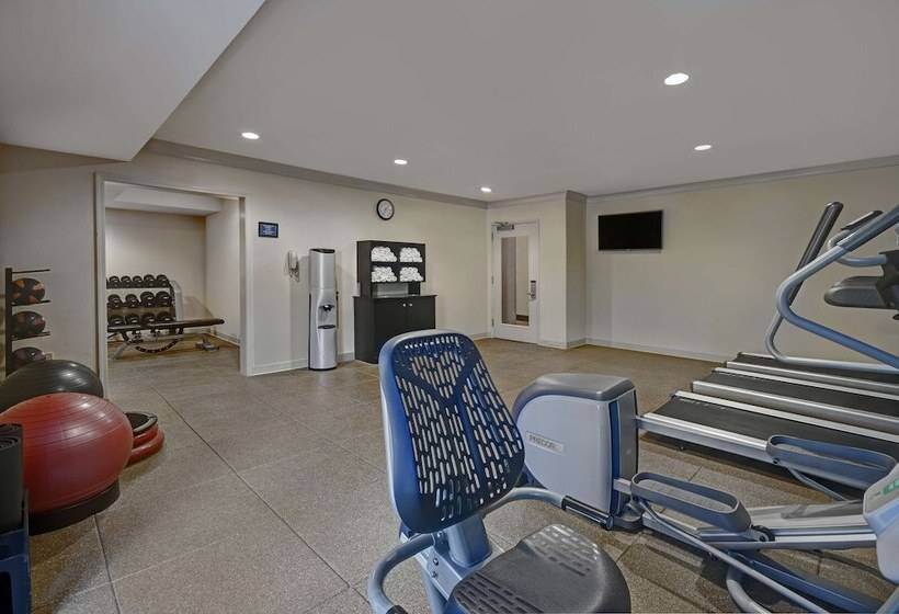 فندق Homewood Suites By Hilton Eatontown