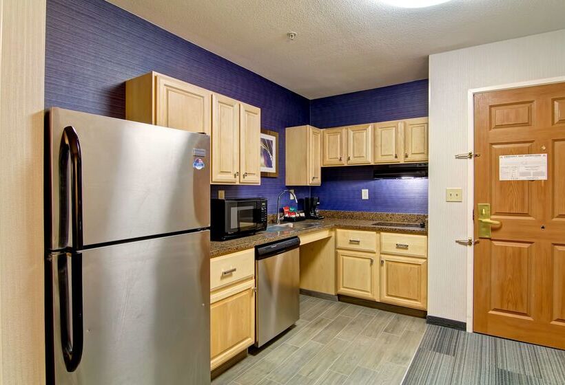 هتل Homewood Suites By Hilton Stratford