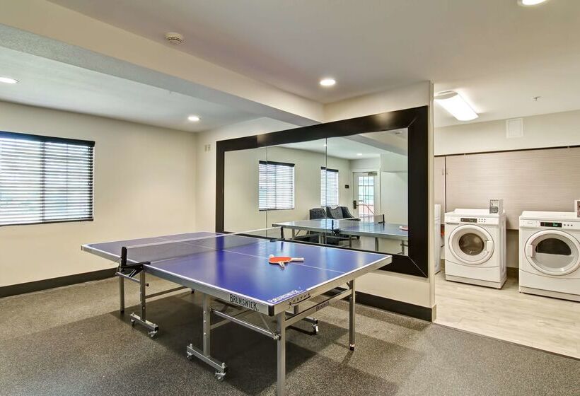 هتل Homewood Suites By Hilton Stratford