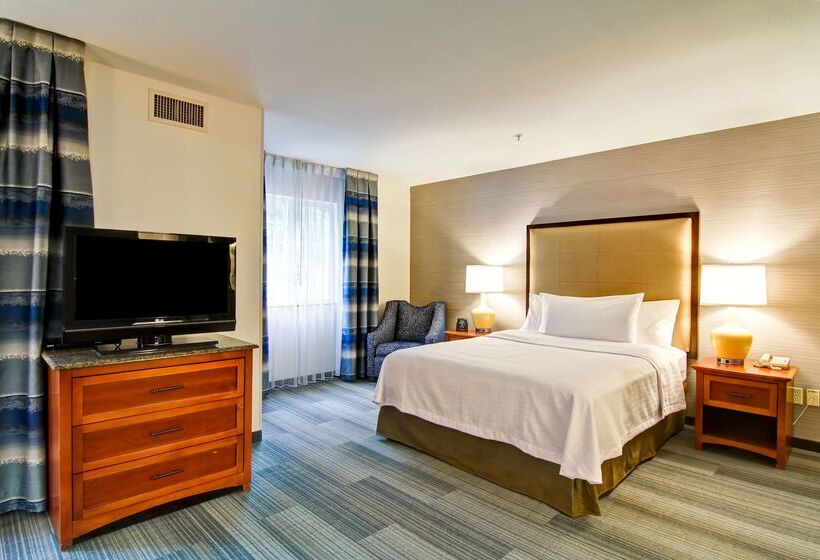 هتل Homewood Suites By Hilton Stratford