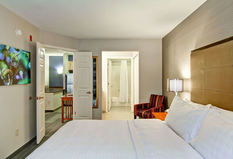 هتل Homewood Suites By Hilton Stratford