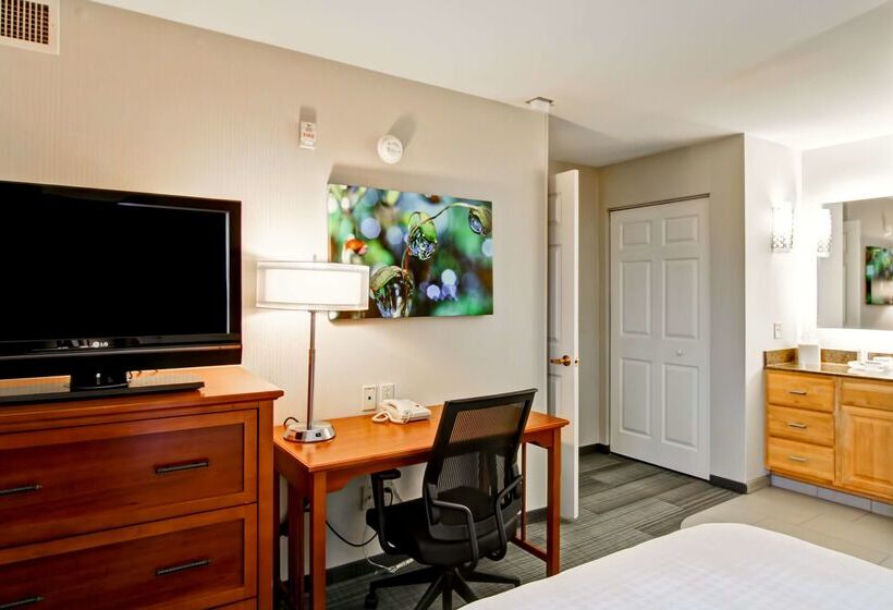 هتل Homewood Suites By Hilton Stratford