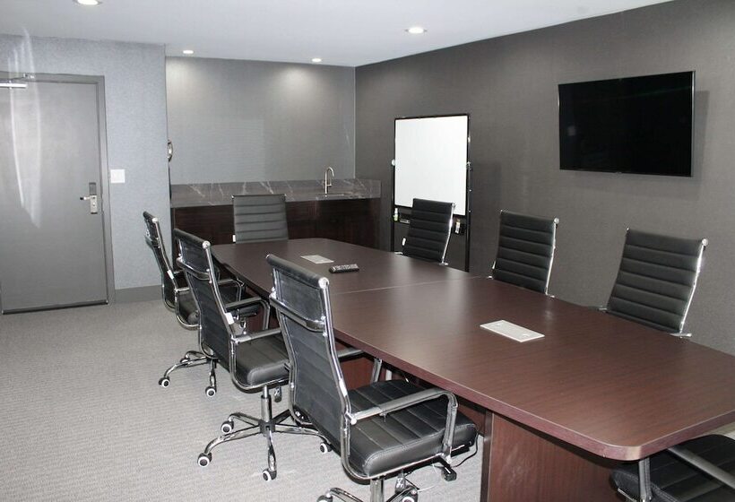 Hourglass Hotel, Ascend Hotel Collection