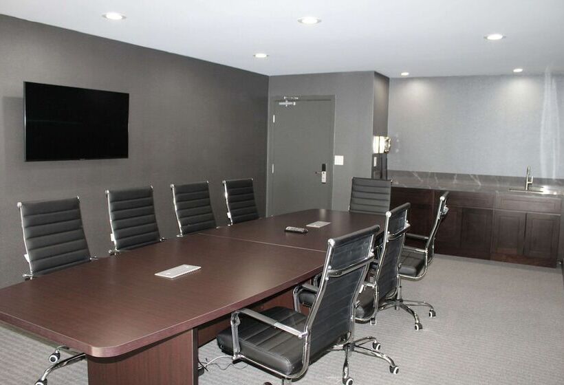 Hourglass Hotel, Ascend Hotel Collection