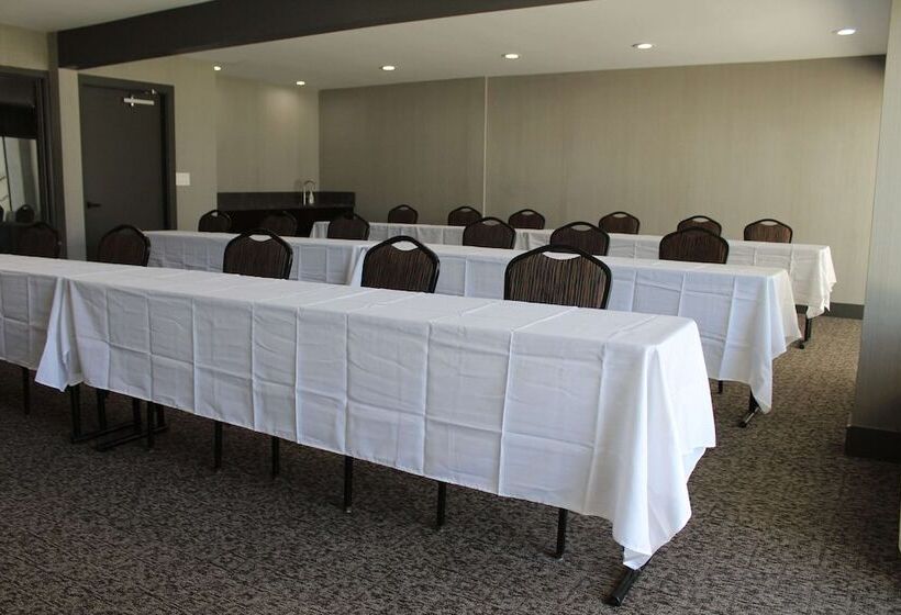 Hourglass Hotel, Ascend Hotel Collection