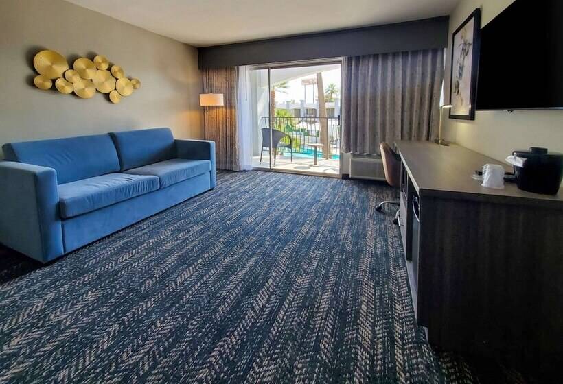 Hourglass Hotel, Ascend Hotel Collection