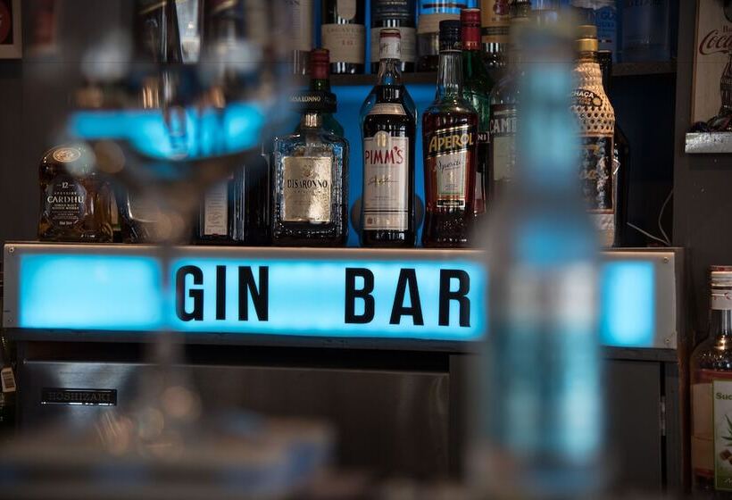 Отель Hôtel De L'ange