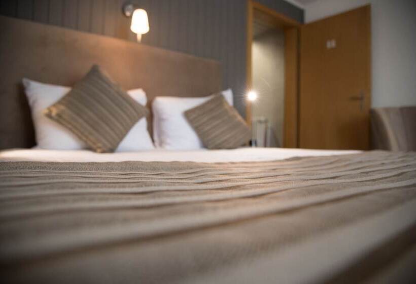 Отель Hôtel De L'ange