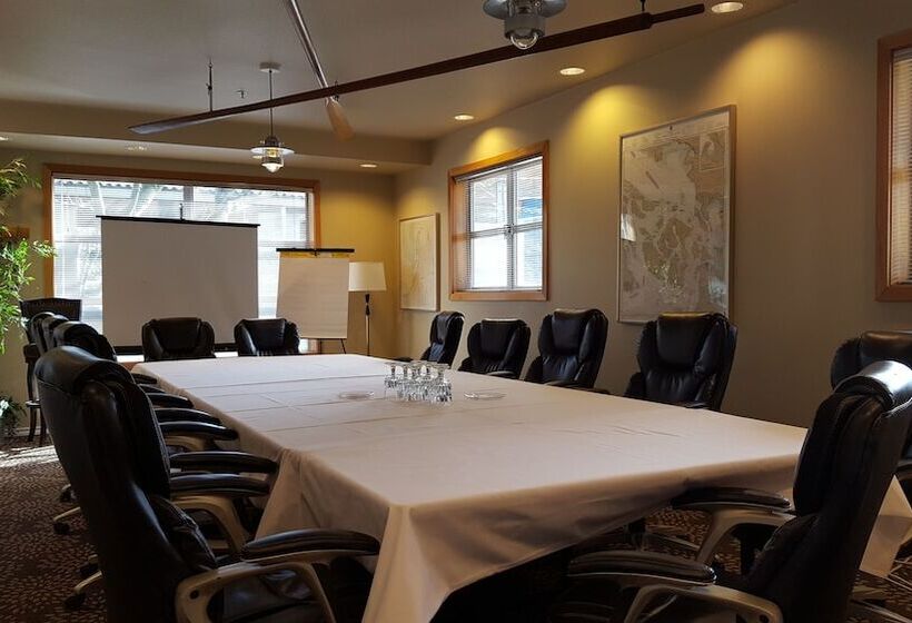 Inn At Port Gardner Everett Waterfront, Ascend Hotel Collection