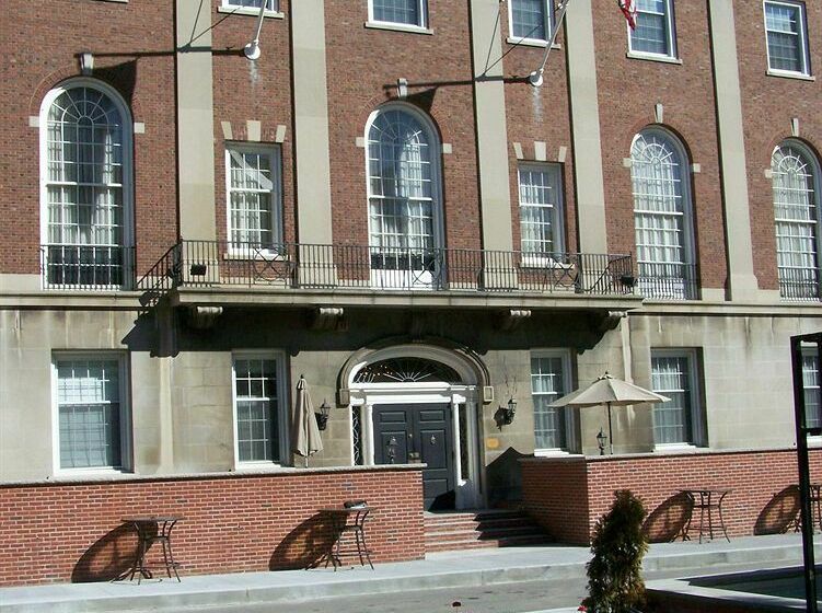 Отель Inn On Broadway