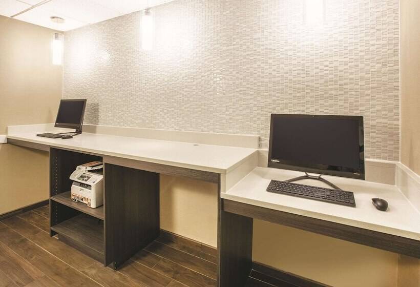 ホテル La Quinta By Wyndham Mechanicsburg Harrisburg