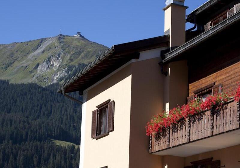 Отель Madrisa Lodge