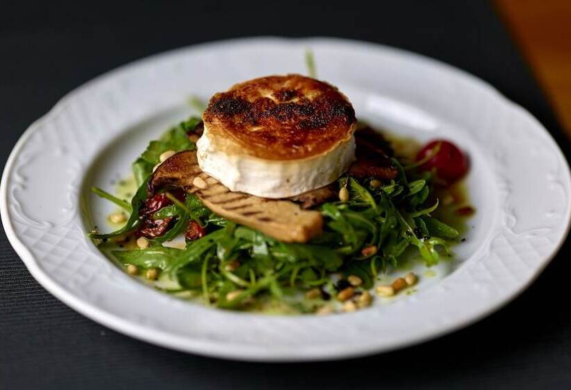 Отель Madrisa Lodge