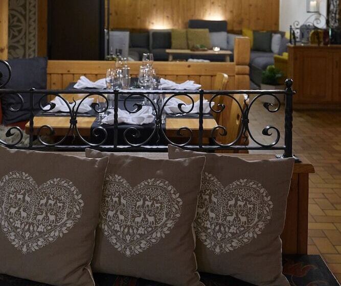 Отель Madrisa Lodge