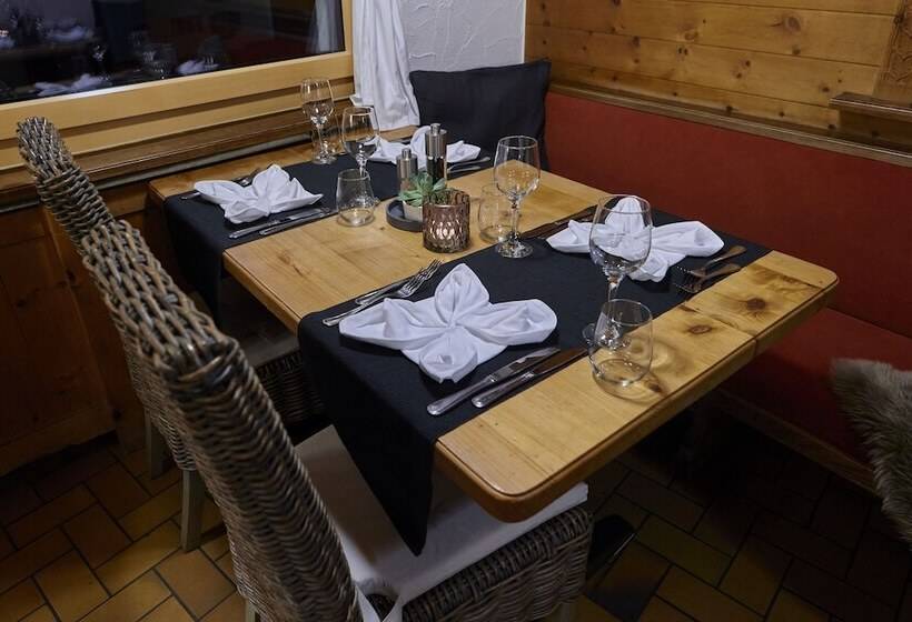 Отель Madrisa Lodge