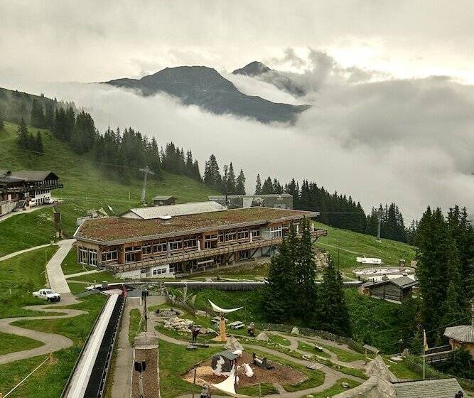 Отель Madrisa Lodge