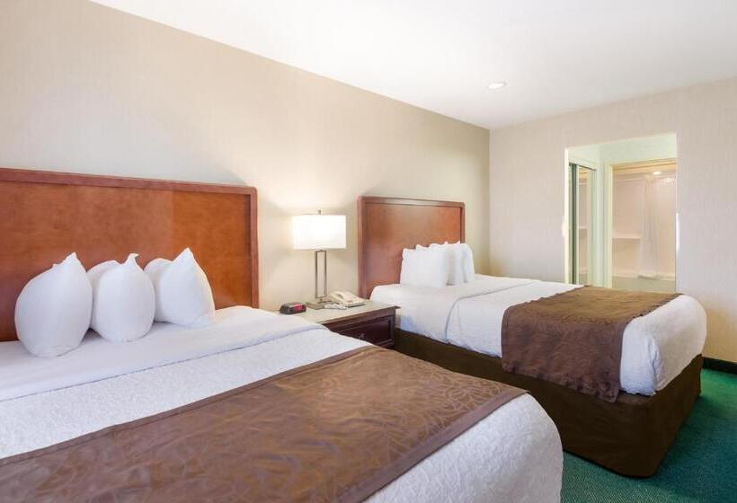 فندق Mainstay Suites Airport