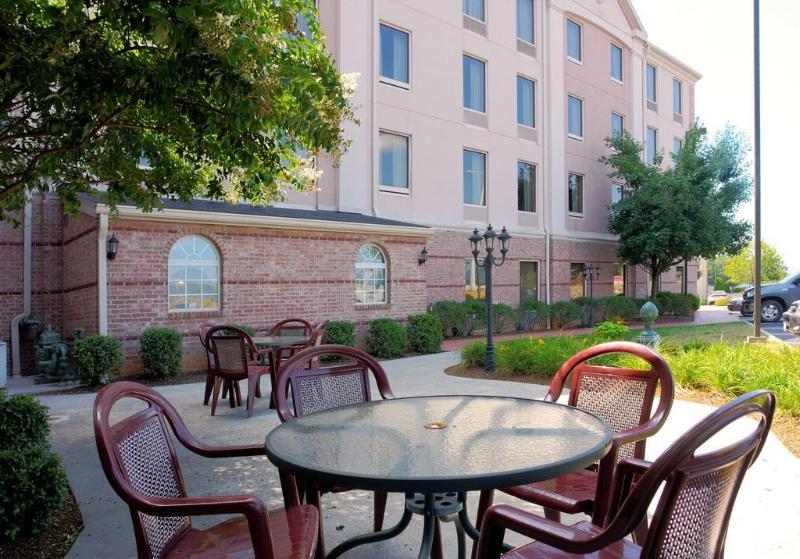 فندق Mainstay Suites Airport