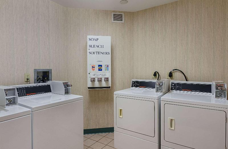 فندق Mainstay Suites Airport