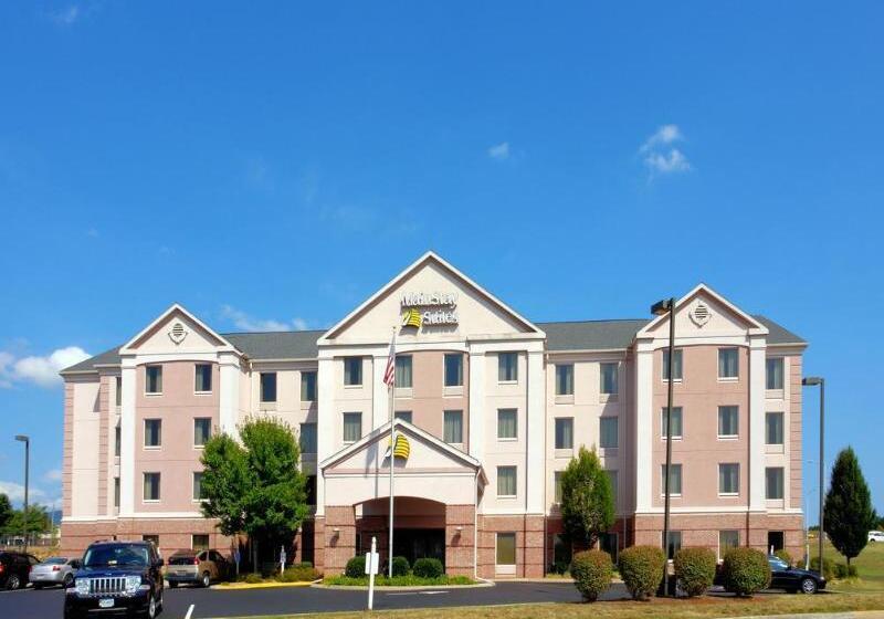 فندق Mainstay Suites Airport