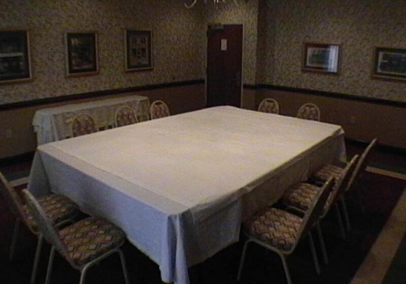 فندق Mainstay Suites Airport