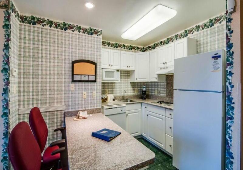 فندق Mainstay Suites Airport