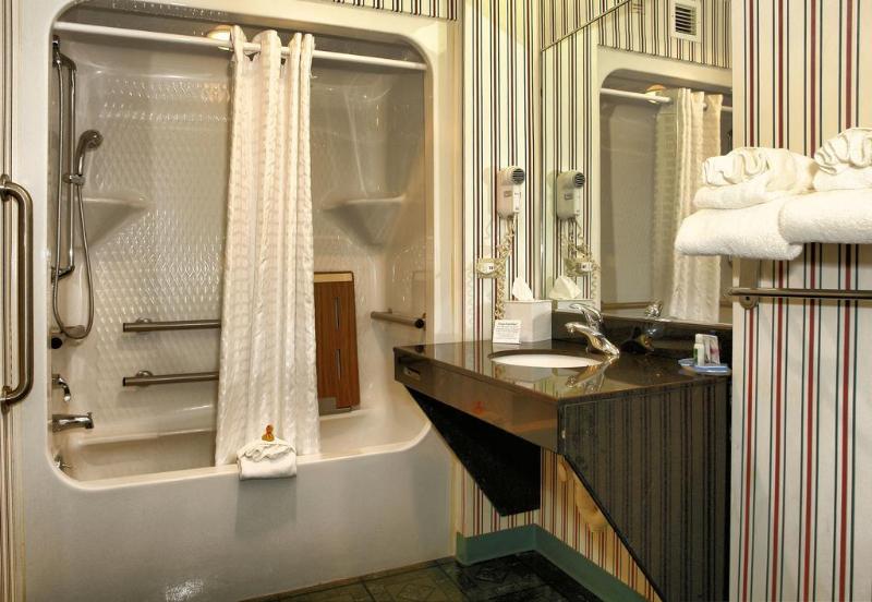 فندق Mainstay Suites Airport