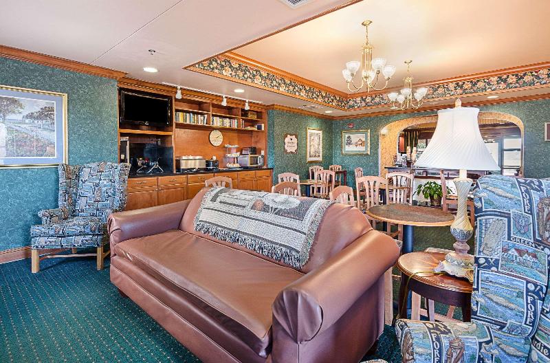 فندق Mainstay Suites Airport