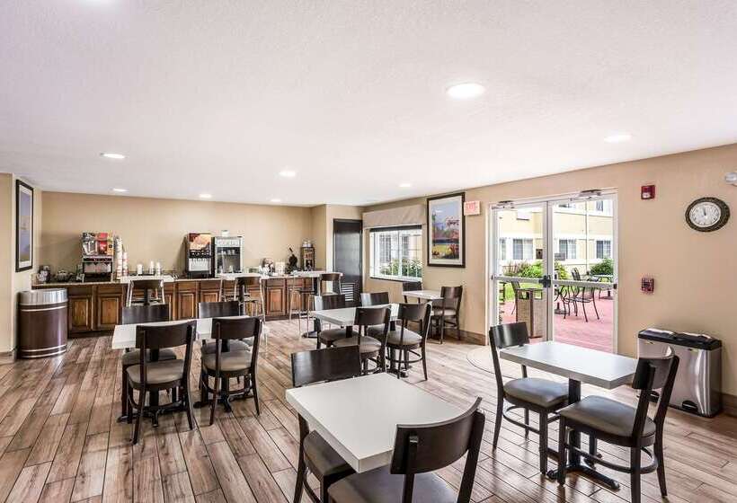בית מלון כפרי Mainstay Suites Cedar Rapids North  Marion