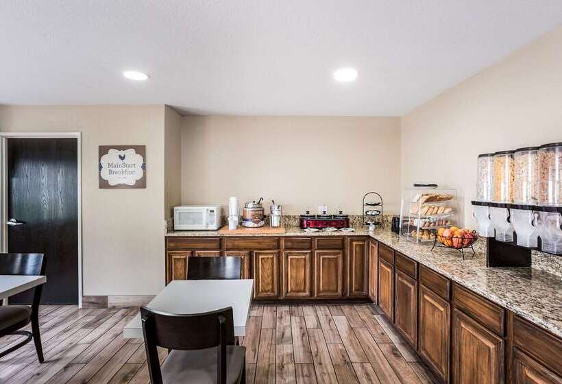 בית מלון כפרי Mainstay Suites Cedar Rapids North  Marion