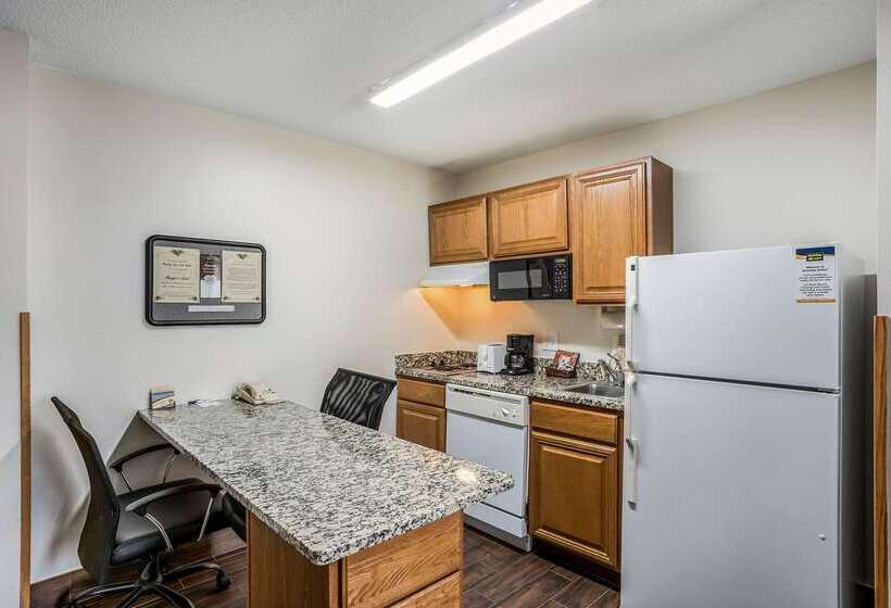 בית מלון כפרי Mainstay Suites Cedar Rapids North  Marion