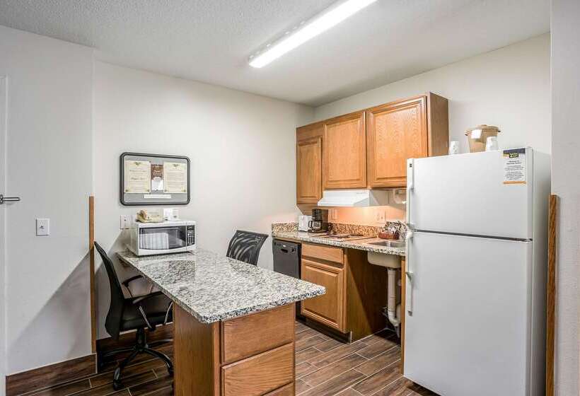 בית מלון כפרי Mainstay Suites Cedar Rapids North  Marion