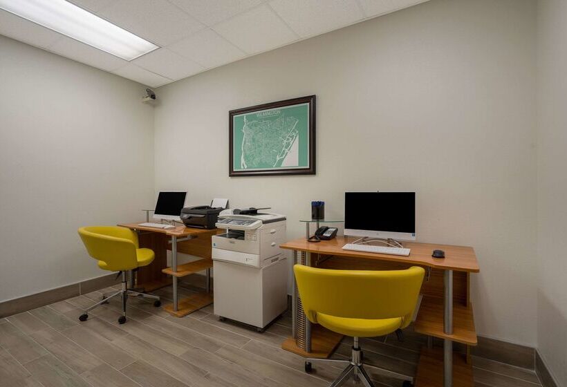 هتل Mainstay Suites Wilmington   University Area