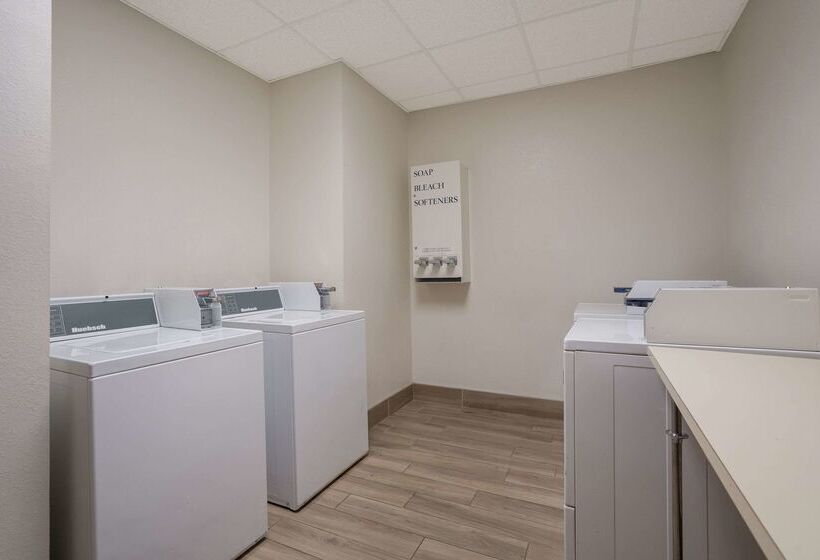 בית מלון כפרי Mainstay Suites Wilmington   University Area