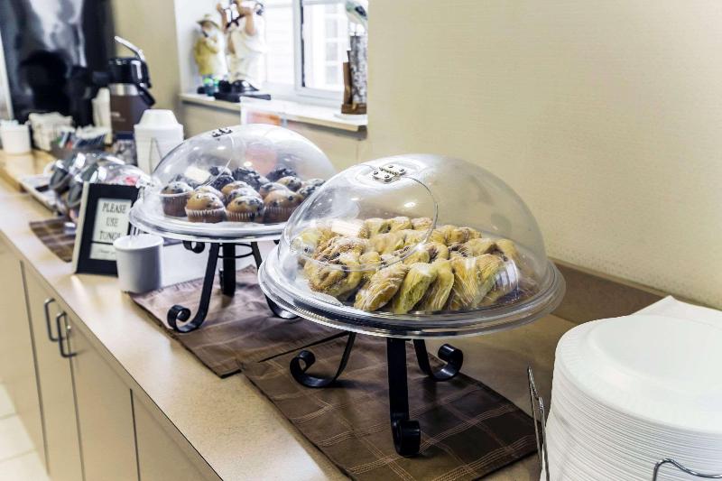 בית מלון כפרי Mainstay Suites Wilmington   University Area