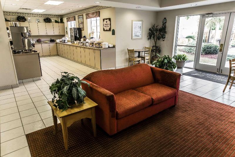 בית מלון כפרי Mainstay Suites Wilmington   University Area