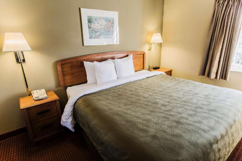 בית מלון כפרי Mainstay Suites Wilmington   University Area