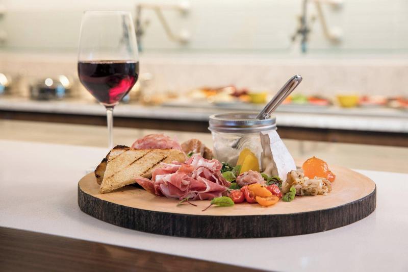 Отель Morgantown Marriott At Waterfront Place