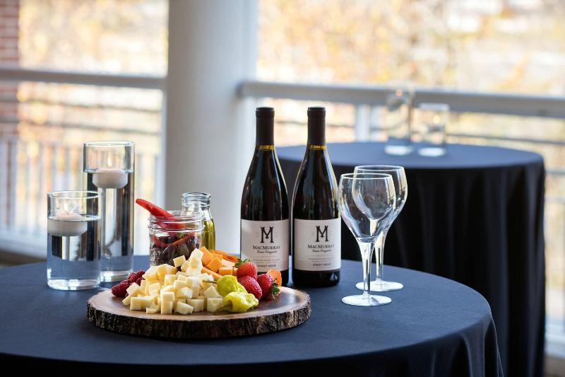 Отель Morgantown Marriott At Waterfront Place