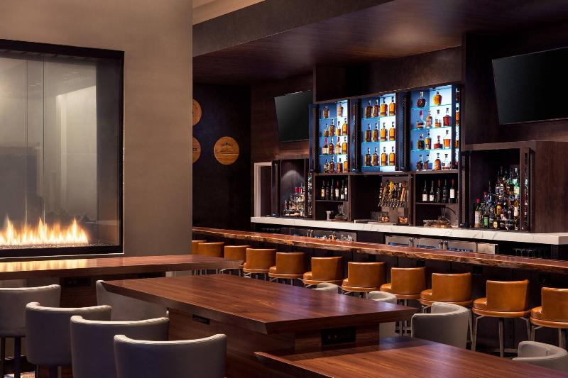 Отель Morgantown Marriott At Waterfront Place