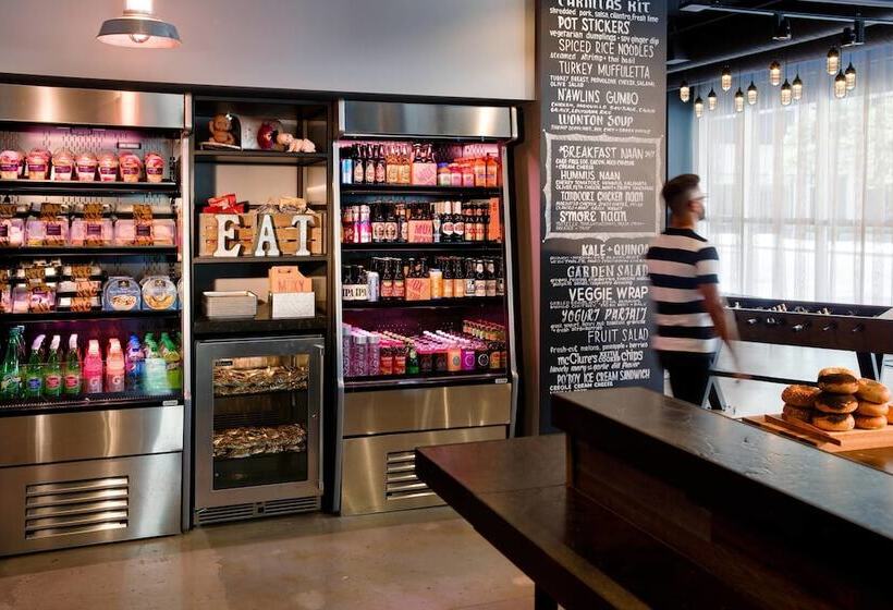 Отель Moxy New Orleans Downtown/french Quarter Area