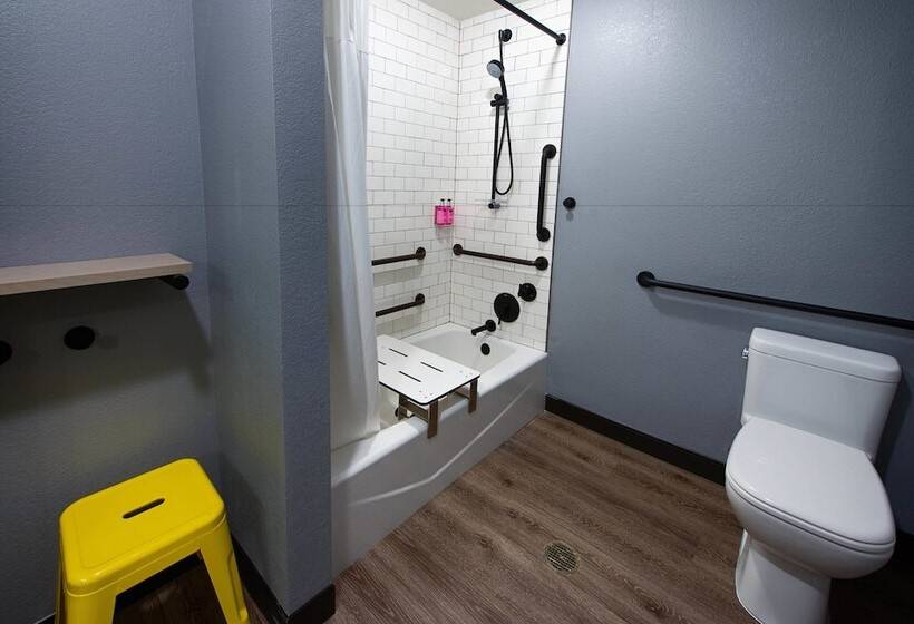 Отель Moxy New Orleans Downtown/french Quarter Area