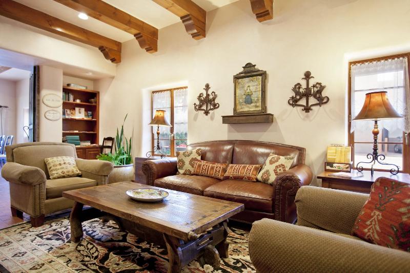 Отель Piñon Court By La Fonda