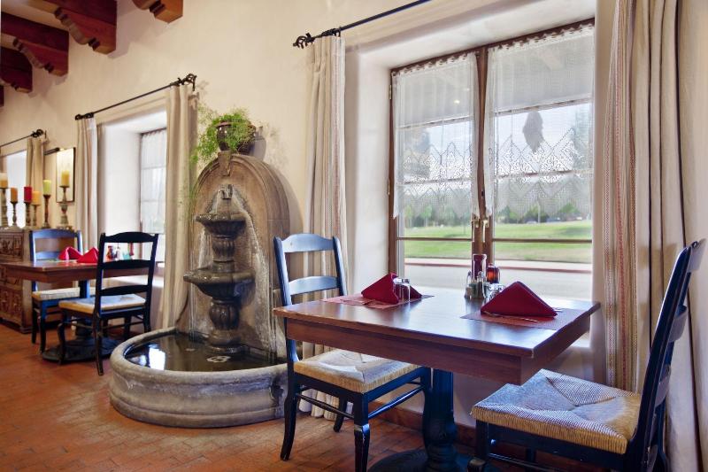 Отель Piñon Court By La Fonda